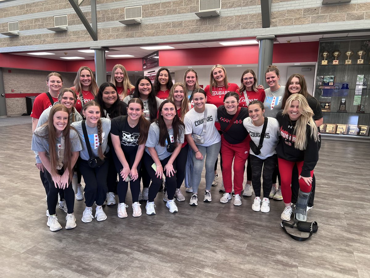 A big thank you to @nwcraiders for hosting @SXUsoftball & the other teams at the Ice Cream Social! #GoCougs🐾🥎 #WeAreSXU #NAIASoftball