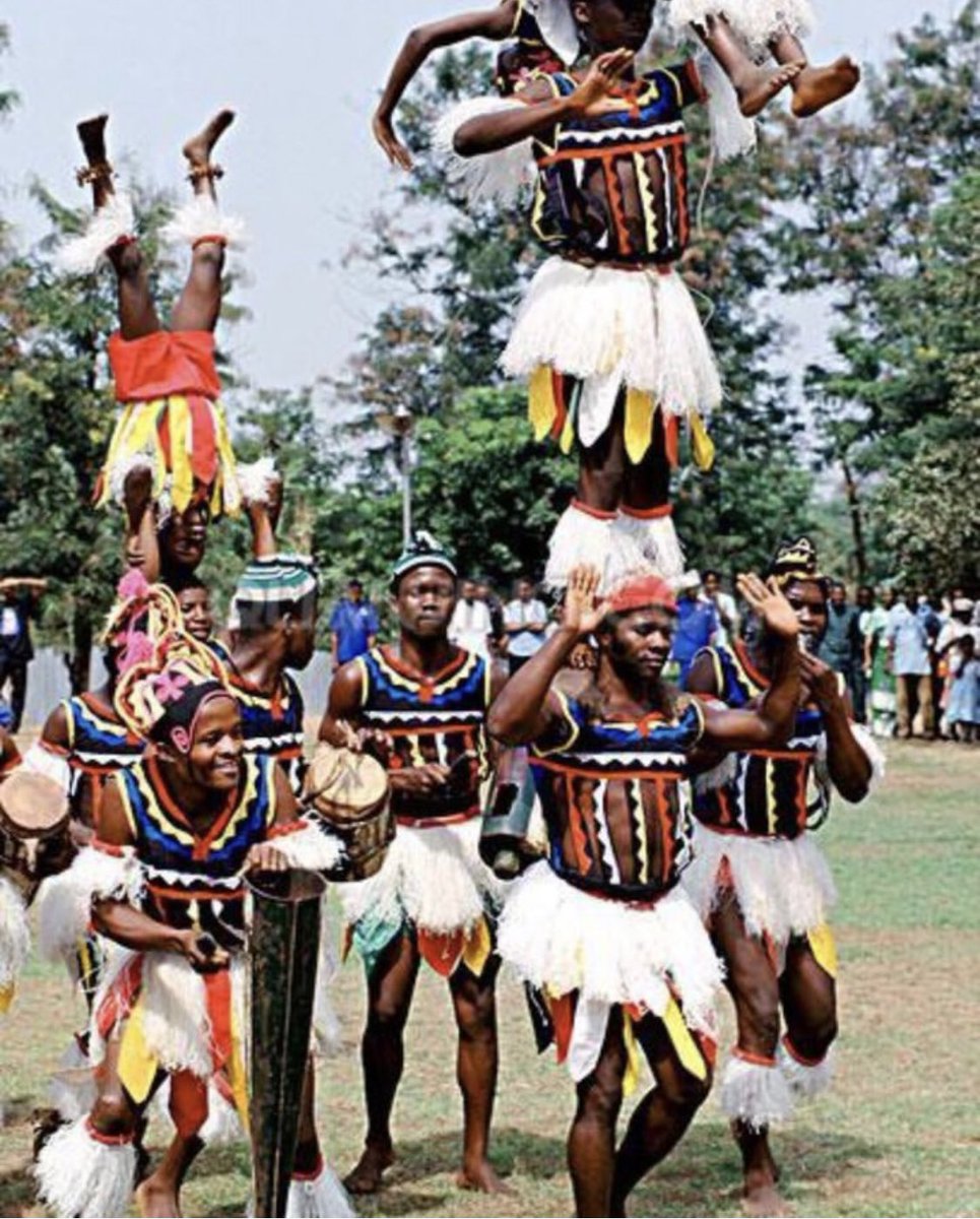 chukatweet's tweet photo. Igbo #Atilogwu performance, Enugu, 17 March 1990. Photo by Tim Graham. https://t.co/U7L9oR4Y5A
