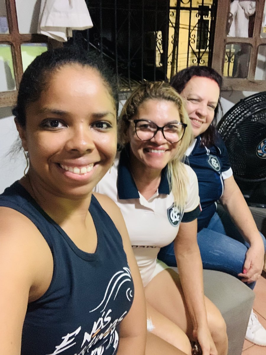 CarolPreta89's tweet image. #NossoFutebol Torcida pelo Clube do Remo com minha mãe Ana e minha sogra Norma! Bora Leão!!!🦁💙