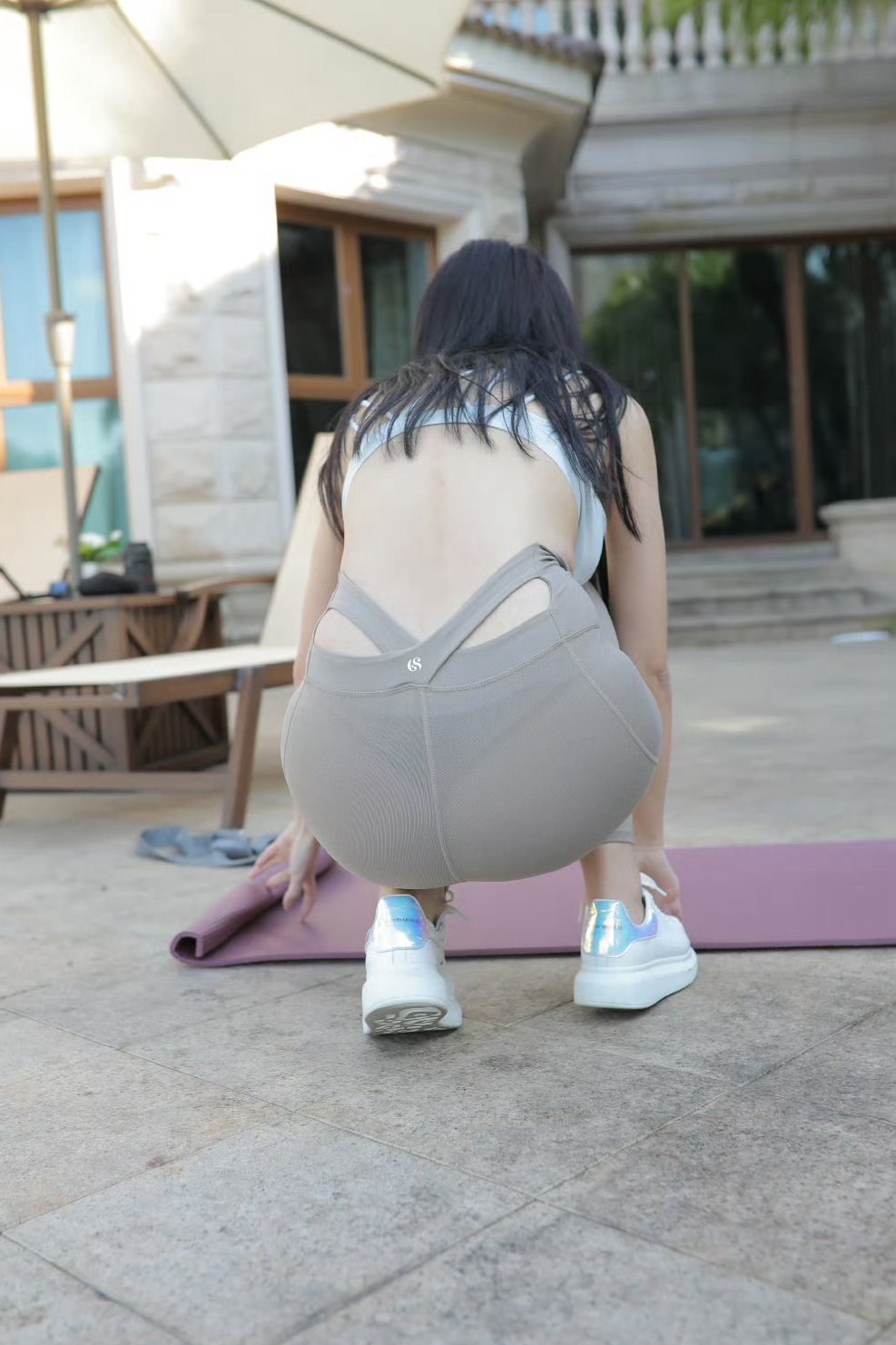 着衣　尻 