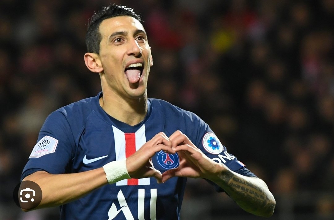 Parisien88off's tweet photo. Lui aussi a fait 7 ans au club , meilleur passeur historique du club , na pas fait un dixième des poteries qu'à pu faire mbappe et pourtant aucun tifo à son départ. Ferme bien ta gueule aussi https://t.co/xYde56lR1j