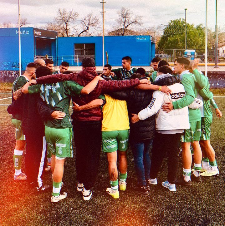 Un Equipo que se sigue construyendo. Un Equipo que muestra su carácter frente a cualquier adversidad.Un Equipo que defiende su objetivo en el contexto que sea.Un Equipo que tiene hambre de gloria. Un Equipo Comprometido, Noble y Humano. Sabemos lo que queremos y vamos a buscarlo.