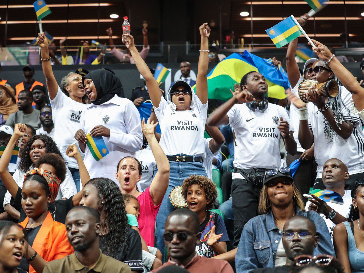 PR_Diomaye's tweet photo. En compagnie du Président Paul Kagamé, j’ai assisté, cet après-midi, à un match plaisant et âprement disputé, dans le fair-play, entre l’AS DOUANES 🇸🇳 et l’Armée Patriotique Rwandaise Basketball Club 🇷🇼 dans le cadre du #BAL4.

Je félicite les responsables de la Basketball Africa League pour leur inspiration et leur leadership qui ont permis ces formidables moments de communion avec la jeunesse africaine.