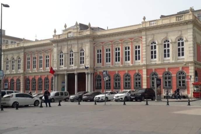 #Sirkeci
#Eminönü
1892 yılında Sultan Abdülhamid Han tarafından yaptırılan Postahane-i Amire Binası (Şimdilerde İş bankası müzesi)
1893 ve 25 Nisan 2024
📷 <a href="/adnagam_/">Gürsel Dikgöz 🇹🇷</a>