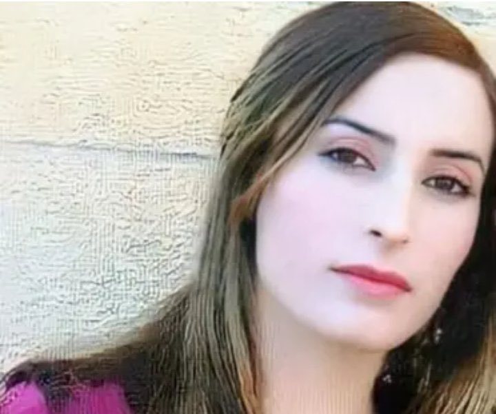Gilan était une yézidie 
Elle fut kidnappée par l'État islamique en Irak. 
 Sa famille entière a été assassinée et elle a été vendue comme esclave sexuelle.   
Lorsque l’émir de l’Etat islamique lui a dit d’aller aux toilettes pour se nettoyer et se préparer à se faire violer,…