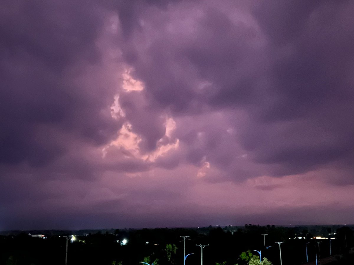 おはようございます😃
夜明け前の空
今日も良い一日をお過ごしください
2024年5月13日撮影