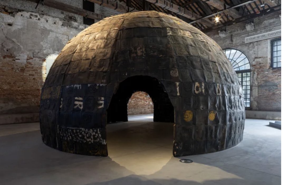 60e Biennale de #Venise 

Chacun des artistes apporte une perspective unique et un médium différent pour souligner le lien entre l'art contemporain et les traditions ancrées dans le passé précolonial du #Bénin.

+ infos 👉 cnn.com/2024/05/02/sty…

@PatriceTalonPR @petitdekpe