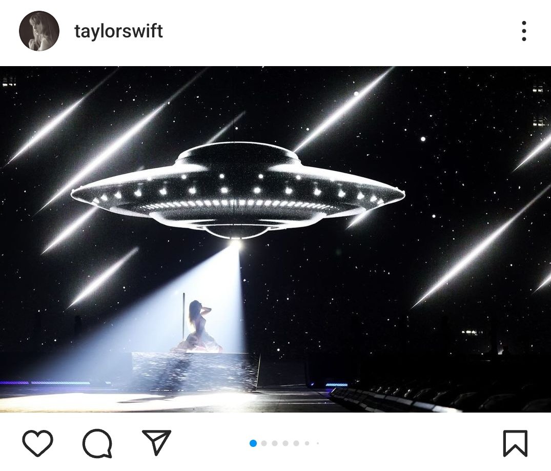 Mah__Yar's tweet photo. Singer @taylorswift13 is the latest celebrity who makes a reference to #UFOs. Many #celebrities do regularly refer to UFOs. According to the song "ATLiens" by @Outkast, they work for #God and communicate with aliens.

#Hollywood #Music #Singers #Stars #ETIs #Aliens #Concert https://t.co/uxqwG6SHOy