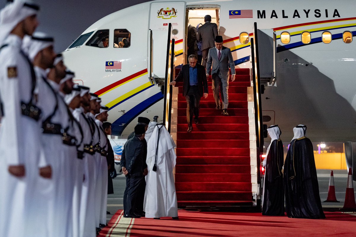 Alhamdulillah selamat mendarat di Doha, Qatar untuk lawatan rasmi dua hari atas jemputan Emir Qatar, Sheikh Tamim bin Hamad Al Thani sempena ulang tahun ke-50 hubungan diplomatik di antara kedua-dua negara. Ketibaan saya disambut oleh Menteri Negara untuk Hal Ehwal Luar Qatar,…