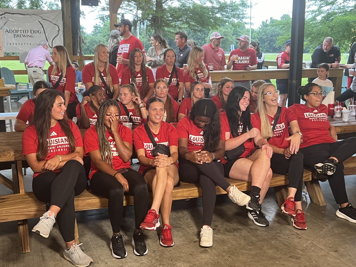 <a href="/HayitsHaley/">Haley Hayden</a> <a href="/maddieehaydenn/">Maddie Hayden</a> #Cajuns getting ready to go LIVE