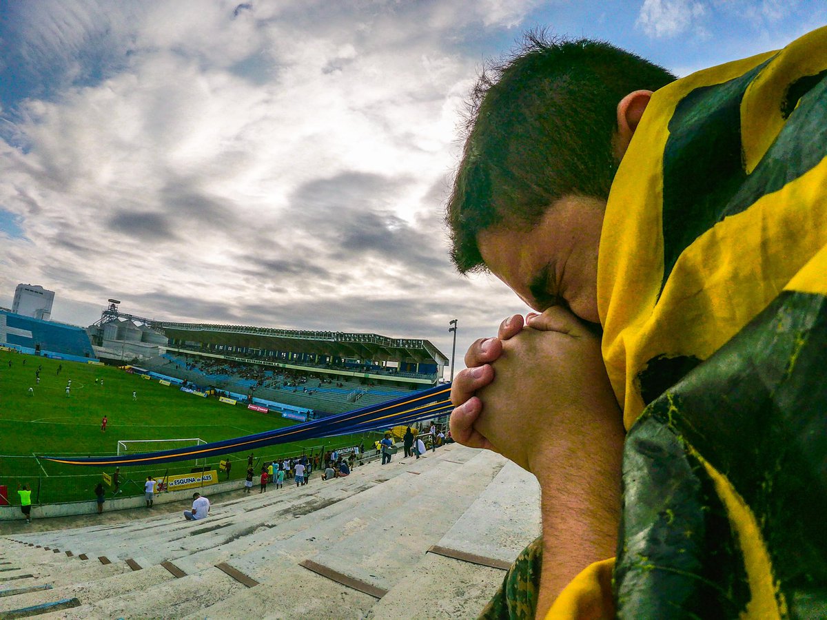 No tenemos palabras en estos momentos….

Aquí vamos a estar como siempre, promoviendo el delfinismo, pero hoy no sabemos que escribir…
¡Solo queremos que juegue como Hinchas!!! 

#DSC /0-1/ #Orense

@fans destacados
#ElOrgulloDeManabí