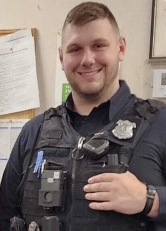 Another tragic night for American law enforcement - 23 year old, military veteran, Euclid Ohio Police Officer Jacob Derbin was ambushed and murdered in the line of duty. The officer, on only 10 months, leaves behind a fiancée and extended family.
Pray for them. @Euclid_PD