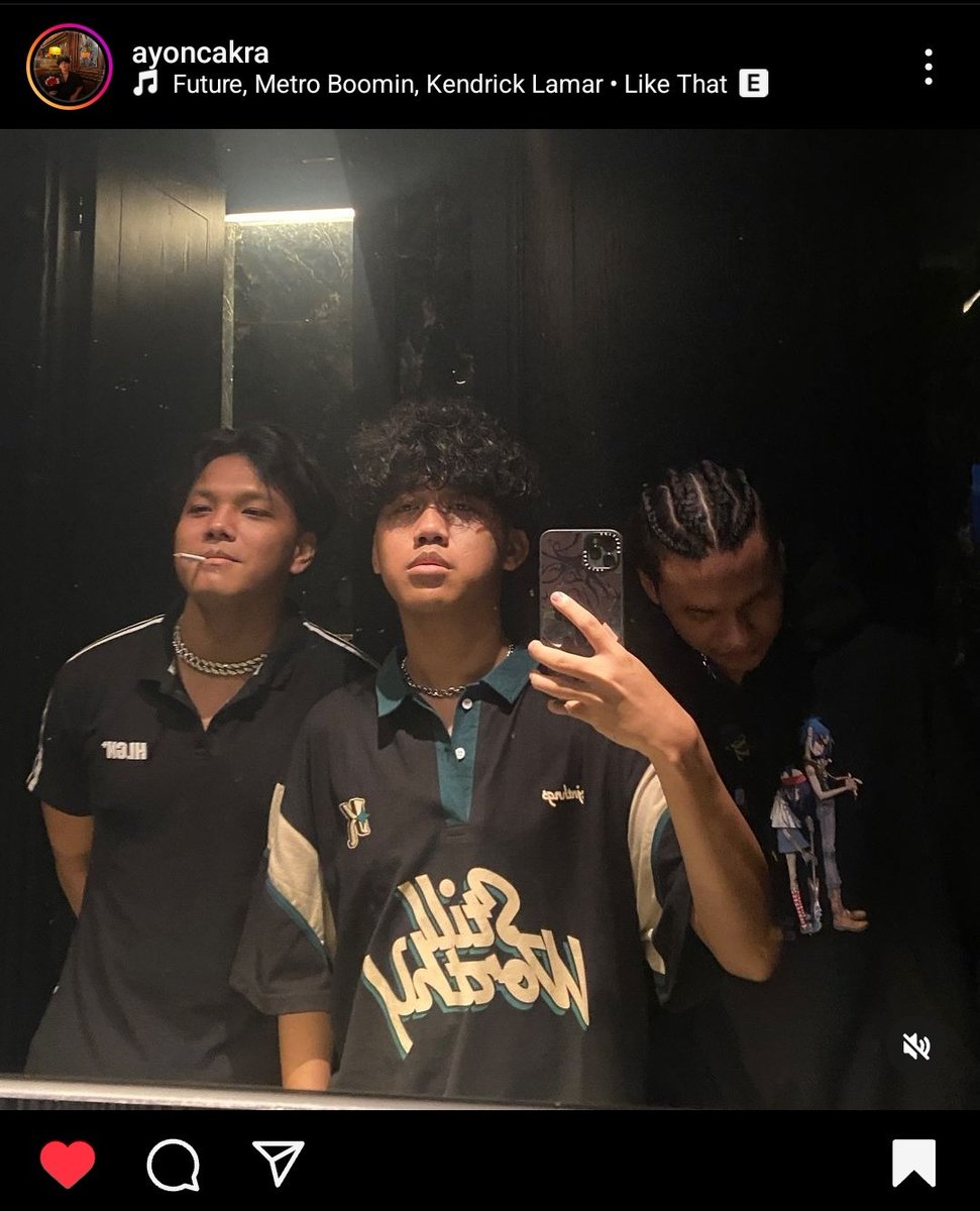 March6Blue's tweet photo. Trio apalagi ini, pls. 😭
Jujur aja, aing rada sedih sama model rambut bang Ledib yang baru sama piercing di telinganya.. Tapi, itu hak dia. Jadi, aku cuma bisa ikut aja. Semangat buat kedepannya! 🫶🏻
#Ledib #ayon #kevin #ytmci https://t.co/2Wfwpf8SHi