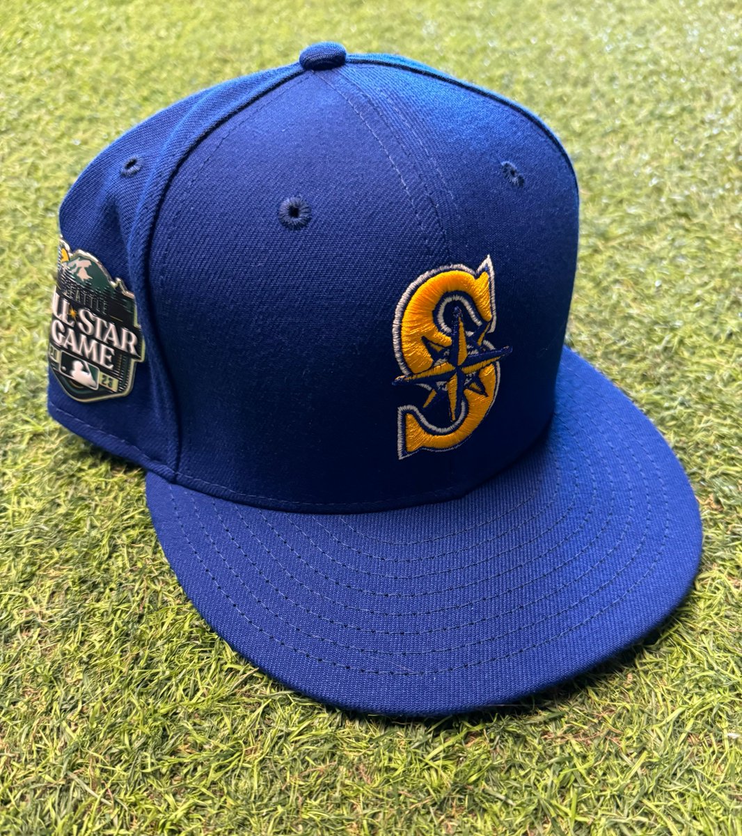 Authenticated banners, jerseys, and caps are available now at mariners.com/auction. Don't miss your chance to place a bid in our auction closing tonight at 6pm! #TridentsUp