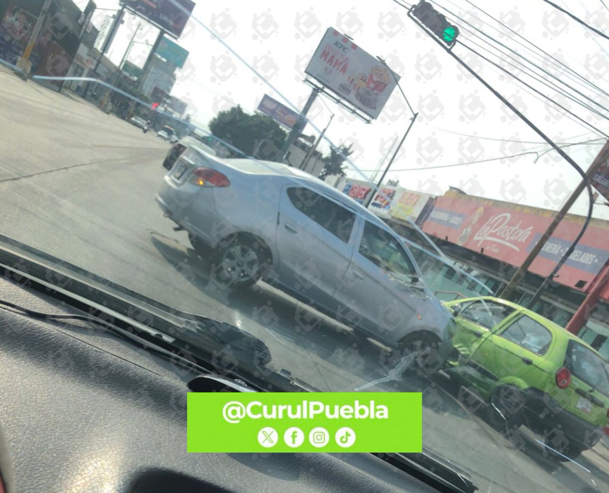 💥🚗|| Choque entre particulares en la 31 Poniente altura de  la Pastora #amigosalvolante #ReporteVial #CurulPuebla