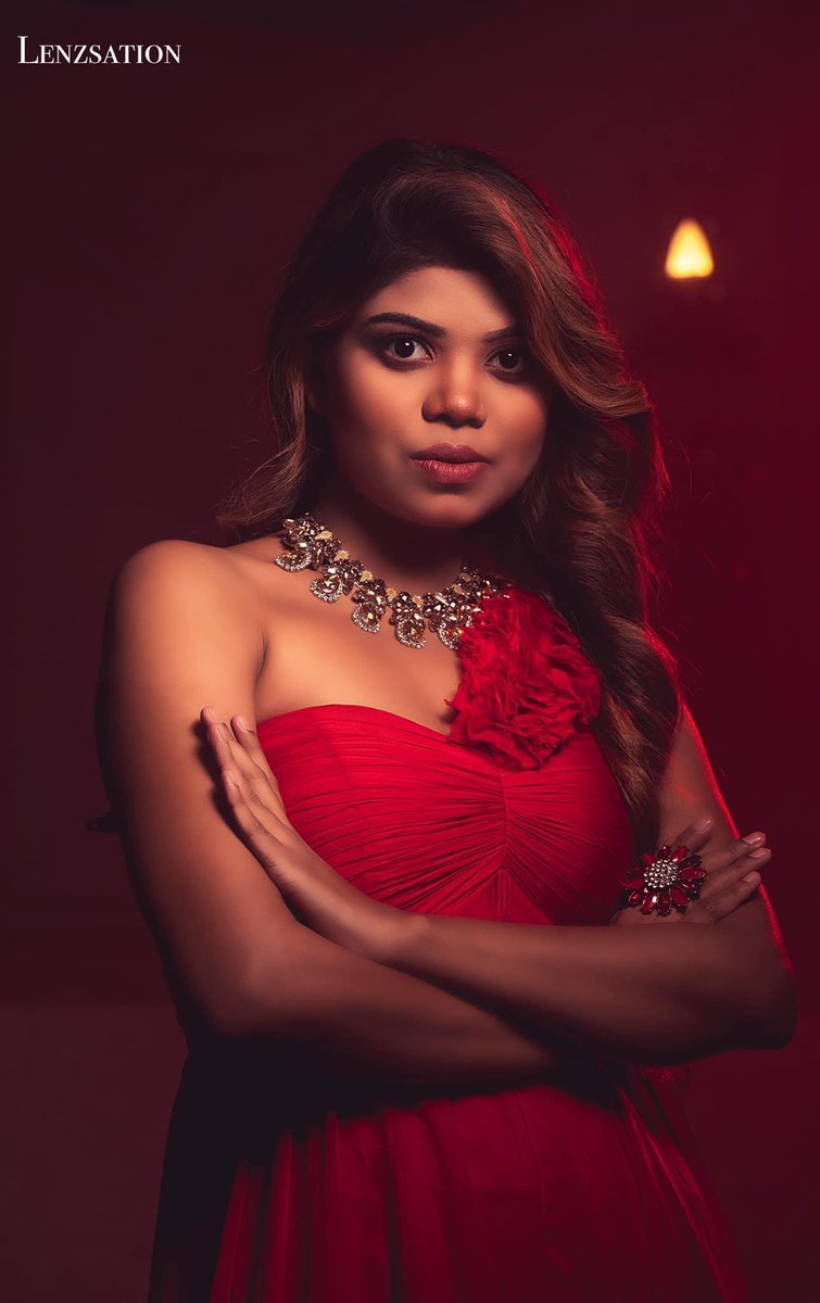 Lady in Red

Lenzsation Academy of Photography

#souravmukherjeephotography #lenzsation #lenspiration #thatslenzsation #portfolio #photographyeveryday #photography