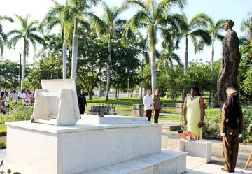 Homenaje a Mariana Grajales quien consagró su vida a la lucha por la independencia de Cuba, a la que entregó con amor de madre y orgullo de patriota a todos sus hijos. #madresenrevolución #SantiagoDeCuba @LaCmkc