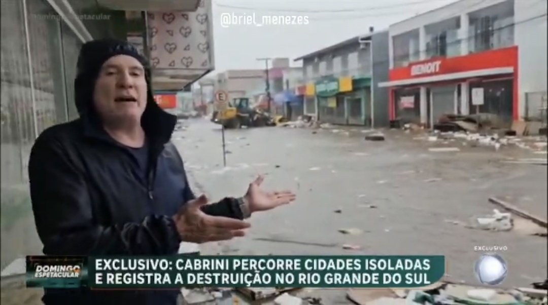 EXCLUSIVO? Toda a imprensa está no local mas a Record sempre com essa de tudo ser exclusivo!!

Outra coisa, colocaram a matéria do Cabrini logo no começo do #DomingoEspetacular com medo da cobertura do #Fantástico