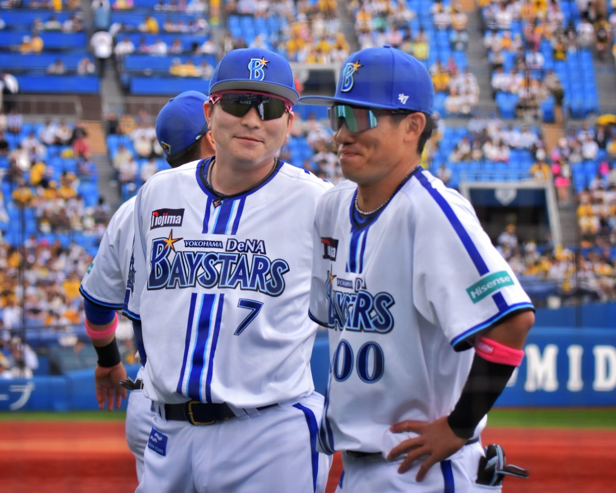 林くん笑わせてご満悦の佐野恵太😉
　
2024/05/12
#佐野恵太 
#林琢真
#baystars