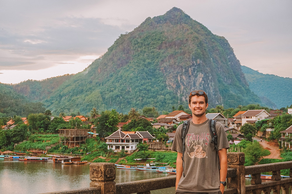 Do you know a student who might be interested in a @NewColomboPlan scholarship? Expressions of interest close next week for the 2024 round, offering students up to $87,000 in funding: brnw.ch/21wJHWV 📷: Aaron, a 2022 scholar who travelled to Singapore and South Korea