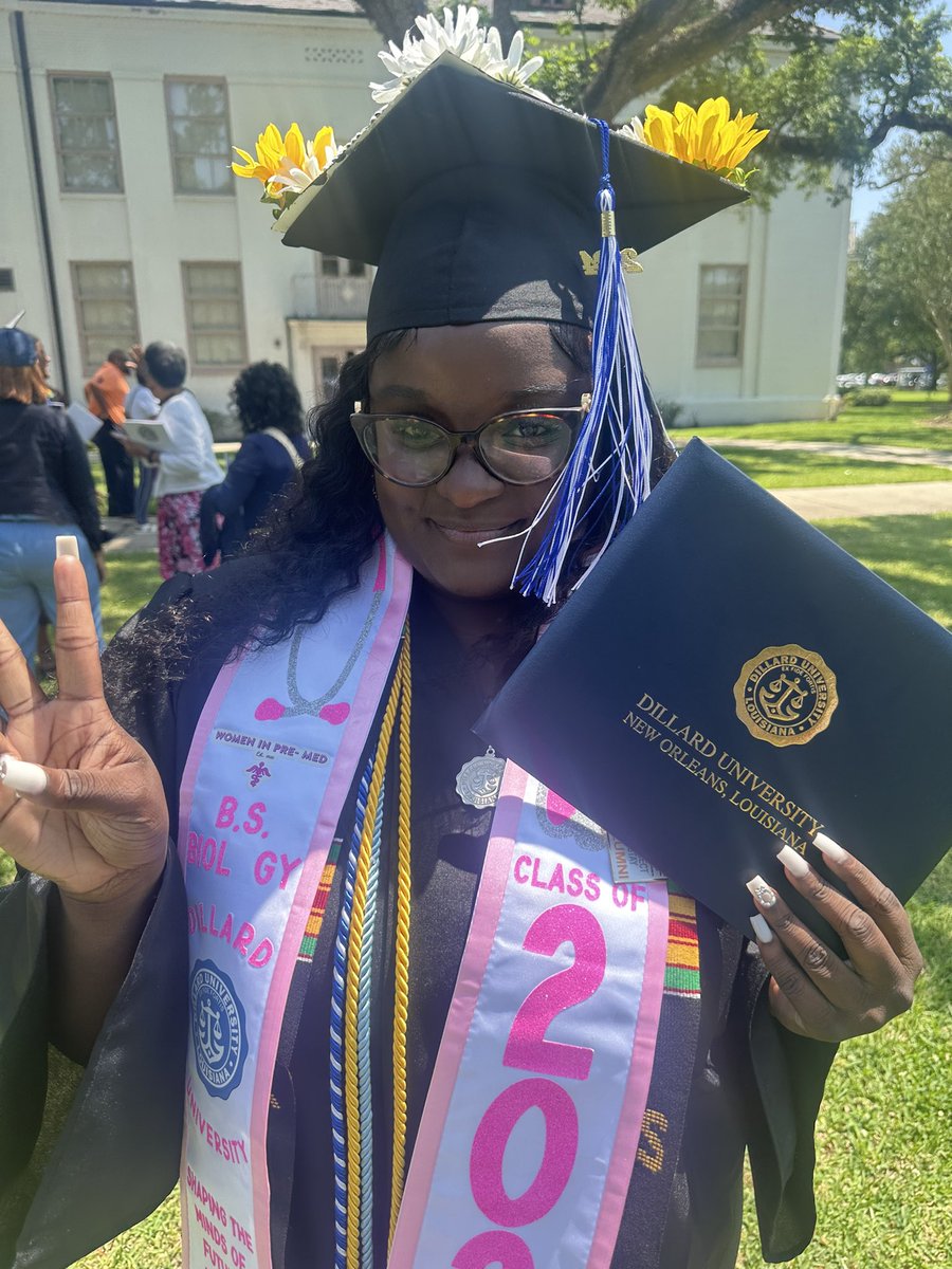 torijanae3's tweet photo. turning dreams into degrees 🎓

#stem #dillarduniversity #college #Classof2024 #covidgrad #graduation https://t.co/0k7PVivk7E