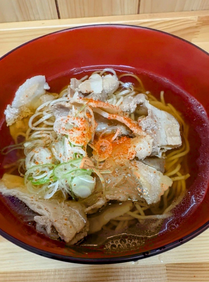 今日の朝食は
那須烏山市の「そば・うどん 小桜」
「肉そば800円」

新メニューが出たみたいだったので訪問♪
美味しかったです～♪