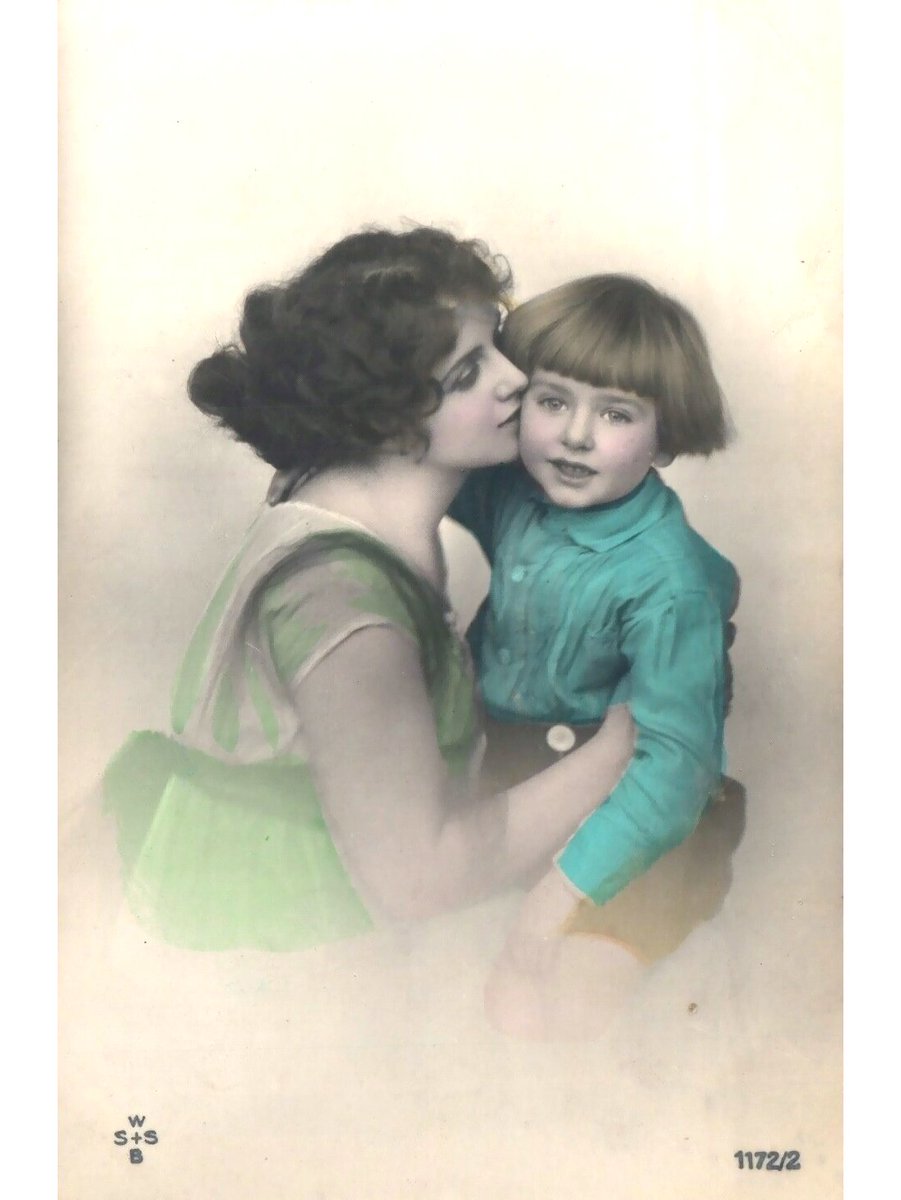 Tweeting several #RealPhotoPostcards on this #MothersDay honoring the mothers of long ago. #Postcards #Postcard #OldPostcards