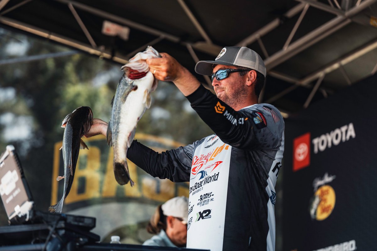 MinnKotaMotors's tweet photo. Congrats to the Minn Kota and Humminbird Pros that’ll be fishing on Championship Monday at the Minn Kota Bassmaster Elite on Lake Murray! Go chase down that trophy, guys! 🏆 💪 Lee Livesay (4th), Will Davis Jr (8th), and John Garrett (9th).

 #MinnKota #Humminbird #OneBoatNetwork https://t.co/LRdoTaAtSE