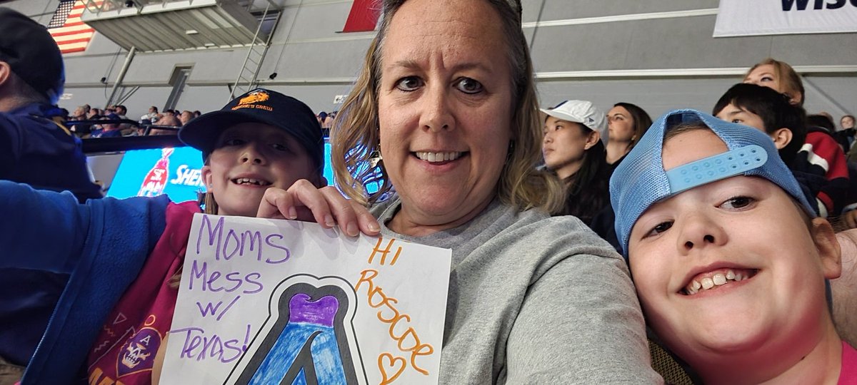 czswim's tweet photo. @mkeadmirals Let's Go Ads! #MILhockey https://t.co/ZG6US9Ph3n