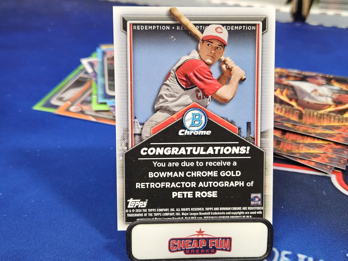 CobiesCards's tweet photo. Gold Pete Rose Retrofractor Auto. This was stuck to the back of a paper base card (it happens, nbd). Be careful out there - if you are missing an auto in your box, you might have a Rose redemption in your paper base. Search it back first! Awesome hit! https://t.co/bkEVsd2W52