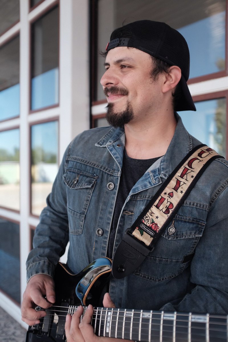 pablushansen's tweet photo. Thinking on my next guitar 😜

#guitar #portrait #foto #metaleroschilenos #espguitars #drstrings #jimdunlop #emgpickups #pickapick #retrato #protectgear #easltda https://t.co/YRWxnaVXhB
