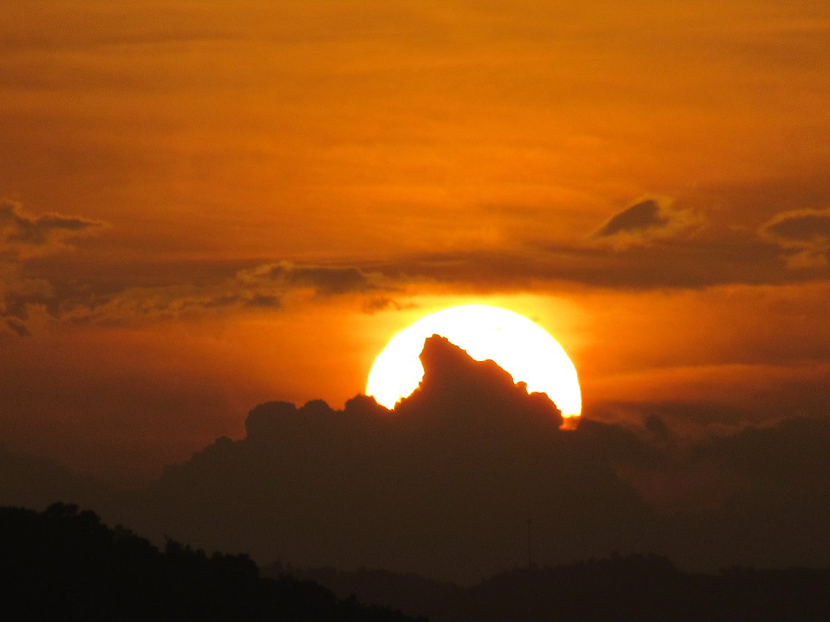 Hermoso atardecer desde Caguas😍Bendecida noche🙏 @AbimaelTiempo @DeborahTiempo @adamonzon @CycloforumsPR @zamiratv @SLopezTiempo @SusanSoltero @carlosomartv #12Mayo #Sunday #Caguas #PuertoRico #prwx #weather #beautiful #nature #photo #FelizDomingoATodos #goodnight #BuenasNoches