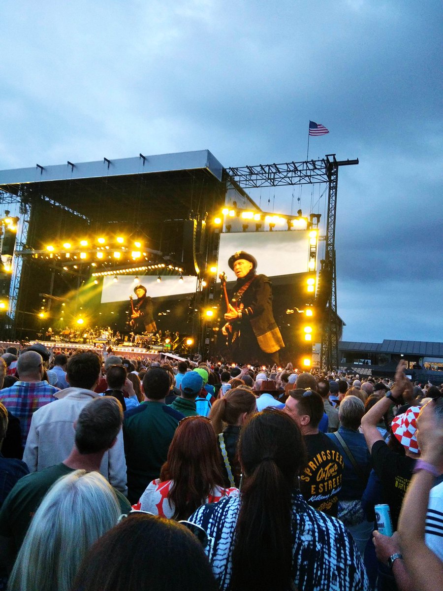 mollbennet's tweet image. Fair play to @springsteen coming to KK to cheer up @KilkennyCLG after a tough day out in @Carlow_GAA perhaps he&apos;ll head to @CLGLaois tomorrow :-) Up Carlow! @BallinkillenHC @officialgaa Thanks @nilslofgren @Dashercox @EStreetMax for a savage night! @CWnationalist @TheLeftWingBack