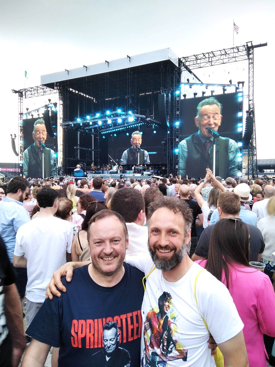mollbennet's tweet image. Fair play to @springsteen coming to KK to cheer up @KilkennyCLG after a tough day out in @Carlow_GAA perhaps he&apos;ll head to @CLGLaois tomorrow :-) Up Carlow! @BallinkillenHC @officialgaa Thanks @nilslofgren @Dashercox @EStreetMax for a savage night! @CWnationalist @TheLeftWingBack