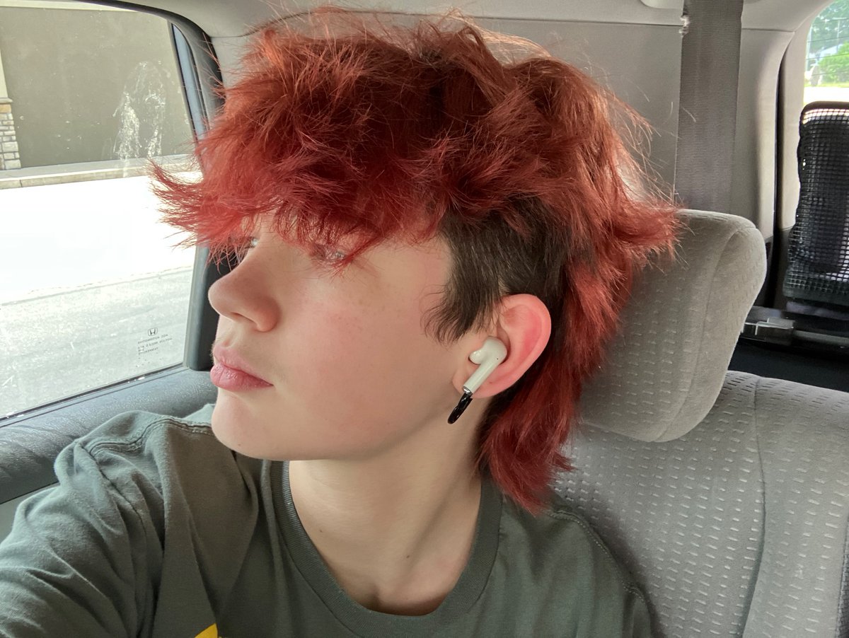 DYE'S FADING HELP ME PICK A NEW COLOR (my face if you wanna see what would look good w my skin or whatever the fuck idk)