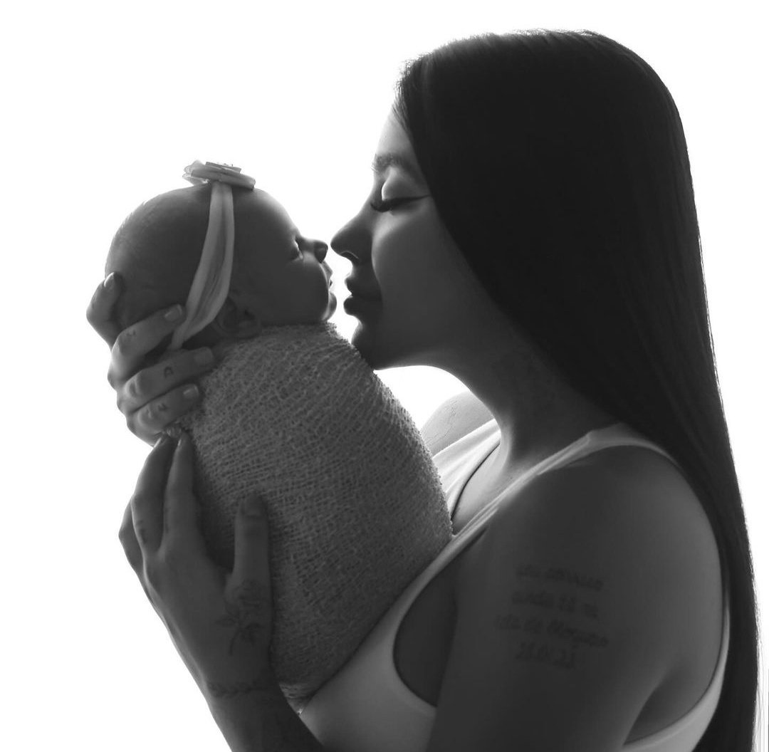sterellamkt's tweet photo. Que neste Dia das Mães você receba todo amor e carinho que merece. Parabéns, Bad Mi!!  ❤ https://t.co/x2zaM7G4F2