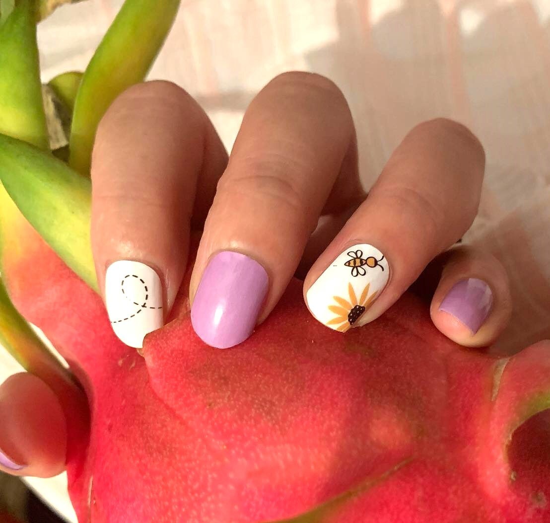 ✨🌻 Bee ready to add some buzz to your nails! Our Purple and White Sunflower Nail Wraps are the perfect way to sprinkle a little fun on your fingertips. Whether you're treating your daughter, niece, mom, or yourself, these easy-to-apply nail stickers are the ideal party favor or