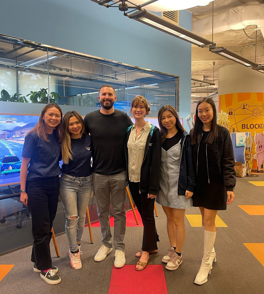 Gm! 🌞 What a crazy week of #buidling 🛠️ So glad to have had the chance to welcome @BrianDEvans at the @animocabrands office 💙🦄 Stay tuned for our upcoming interview together! #Bitcoin #Bitcoinseries #contentmachine