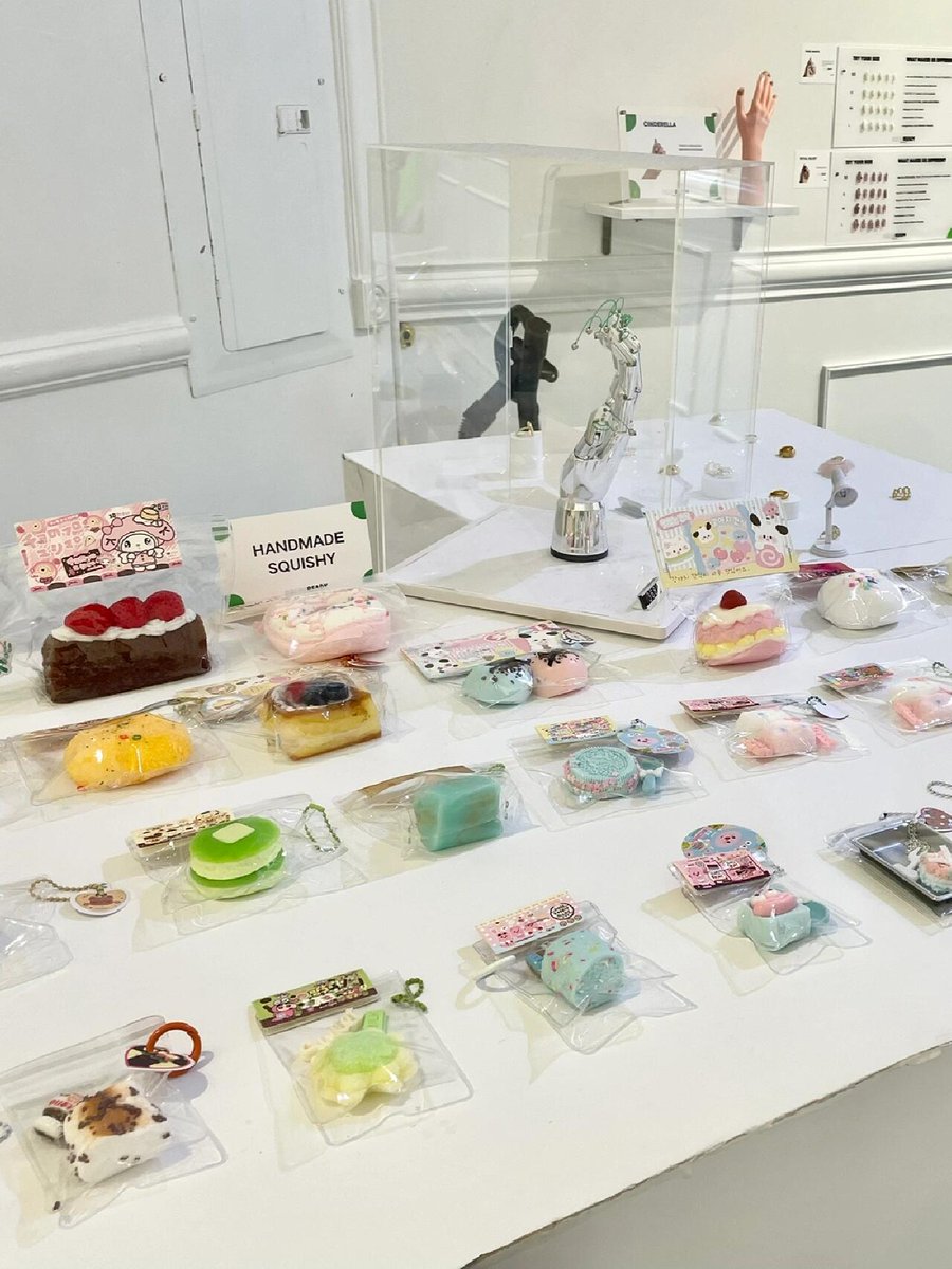 SadRabbita's tweet image. I learned hand-making today. Many of the things here are made by myself. I feel very good. I can continue to learn next time. #handcrafted