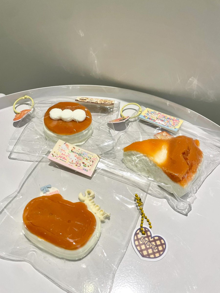 SadRabbita's tweet image. I learned hand-making today. Many of the things here are made by myself. I feel very good. I can continue to learn next time. #handcrafted