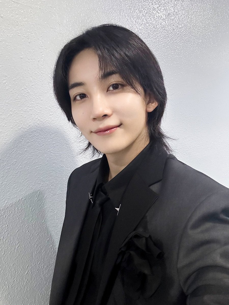 jeonghamnn's tweet photo. these days are truly unforgettable. The incredible support from Carats has made every moment in Maestro's promotion so meaningful. they have been the energy and spirit in every step of mine. with them, every day is an enjoyable adventure filled with love. 🖤 https://t.co/VLCsTjDe1r