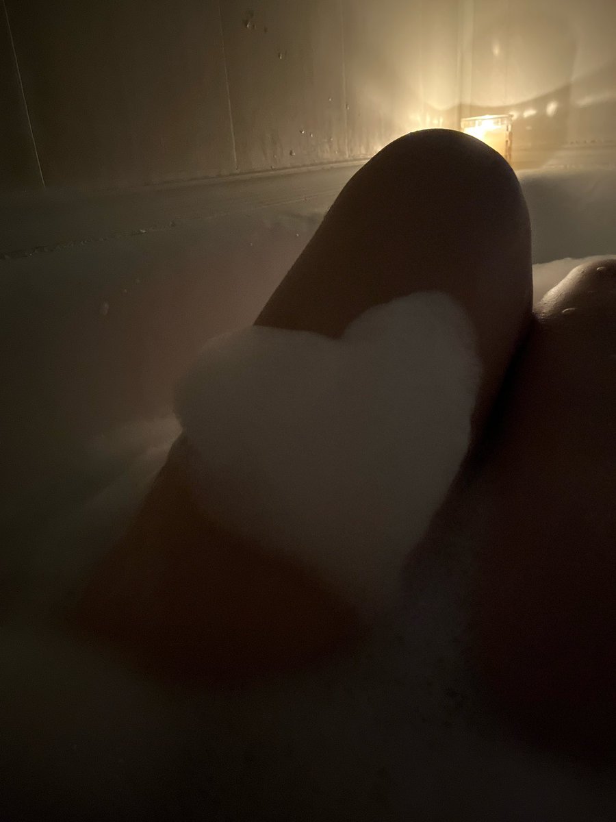 Рандомные маленькие радости 
Сердечко из пены🤍