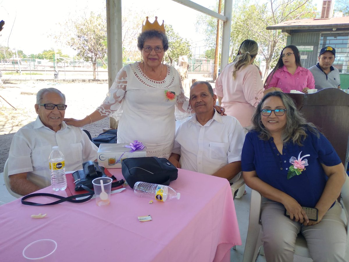 #CobaesNoticias 🗞️ Así se vivió la coronación de las reinas: 'Irma Aracely I' 👑 y 'María Luisa I' 👑 en el festejo del #DíaDeLasMadres y el #Festival del #AdultoMayor en las instalaciones de nuestro #Plantel07 en su edición 2024 ¡Muchas felicidades!