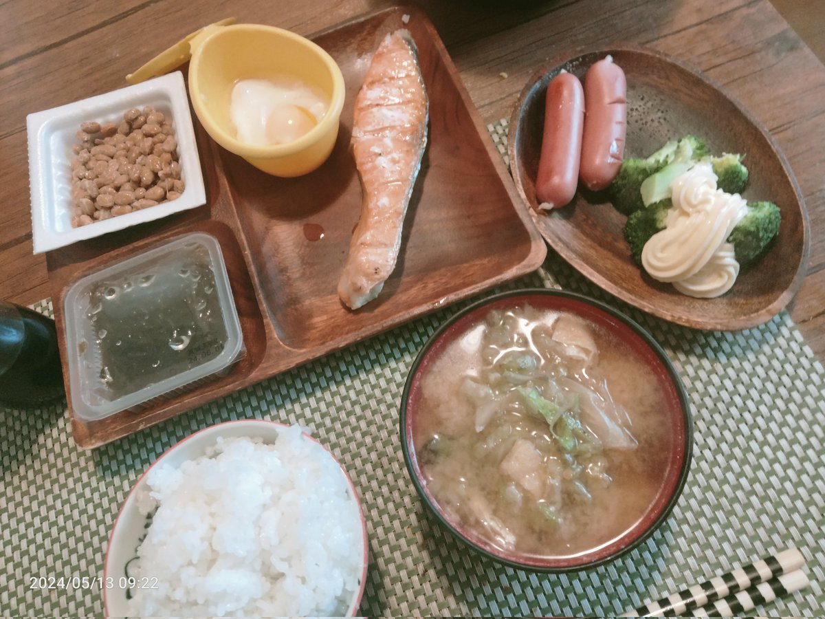 朝定食 土鍋ご飯   鮭塩焼き

ご飯を食べることに感謝😊😊😊🙏