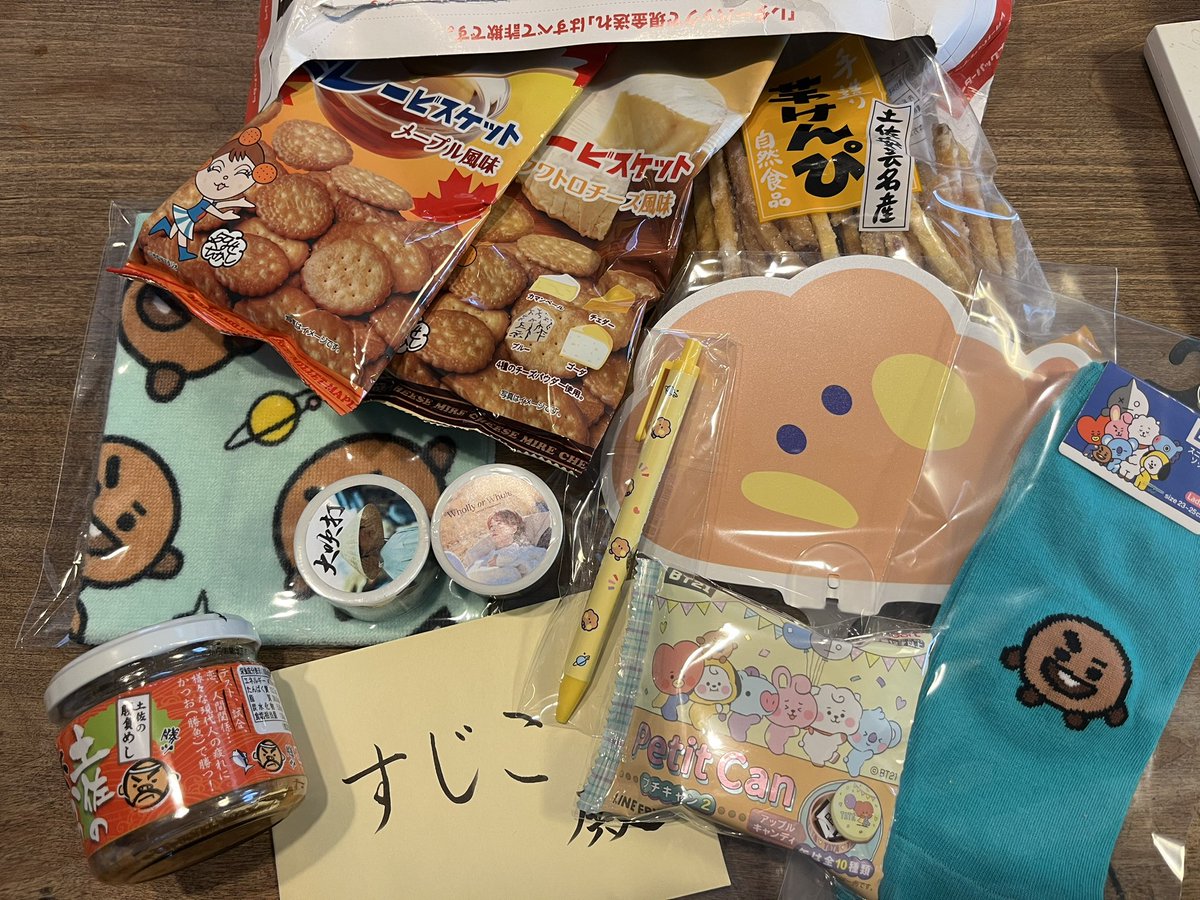 sugacof's tweet photo. レタパパンパンプロのきいちゃんから過去に頂いたものがコチラ🫱🏽
多分きいちゃんが仕入れてるレタパは特別仕様でちょっと大きいんだと思う(違)
いつもサプライズで超嬉しいんだ♡
ありがとうオリゴ糖エッフェル塔。

#畳の上に並べてしもた
#和室界隈 https://t.co/S3N0Z1QdmT