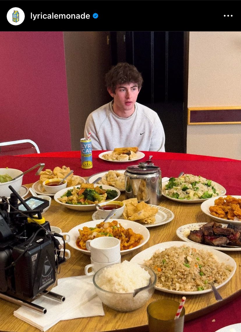 ynwjah's tweet image. IAN

🎥 FIGURE IT OUT MUSIC VID 5/13
💿 TAPE 5/17