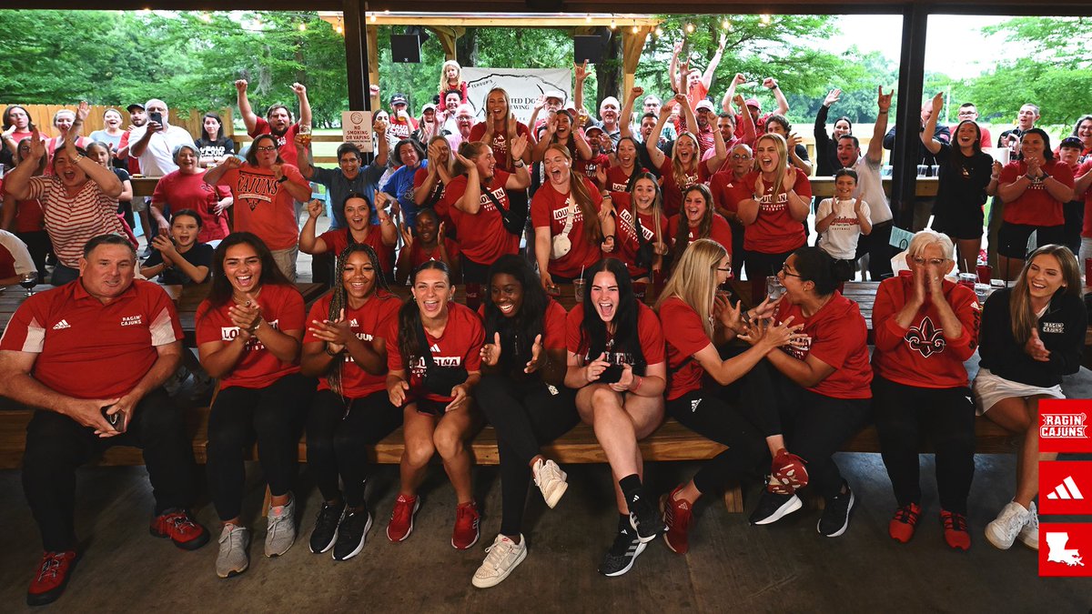 𝗧𝗛𝗘 𝗠𝗢𝗠𝗘𝗡𝗧 🤩

#GeauxCajuns | <a href="/NCAASoftball/">NCAA Softball</a>