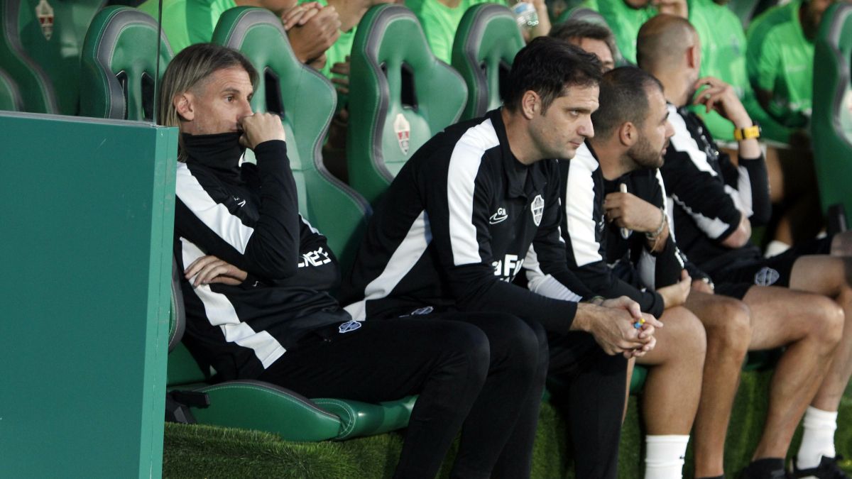 ⚽ #ElcheCF | Beccacece, cariacontecido, acierta al pedir perdón alicanteplaza.es/elche-huesca-p… #ElcheHuesca #MuchoElche