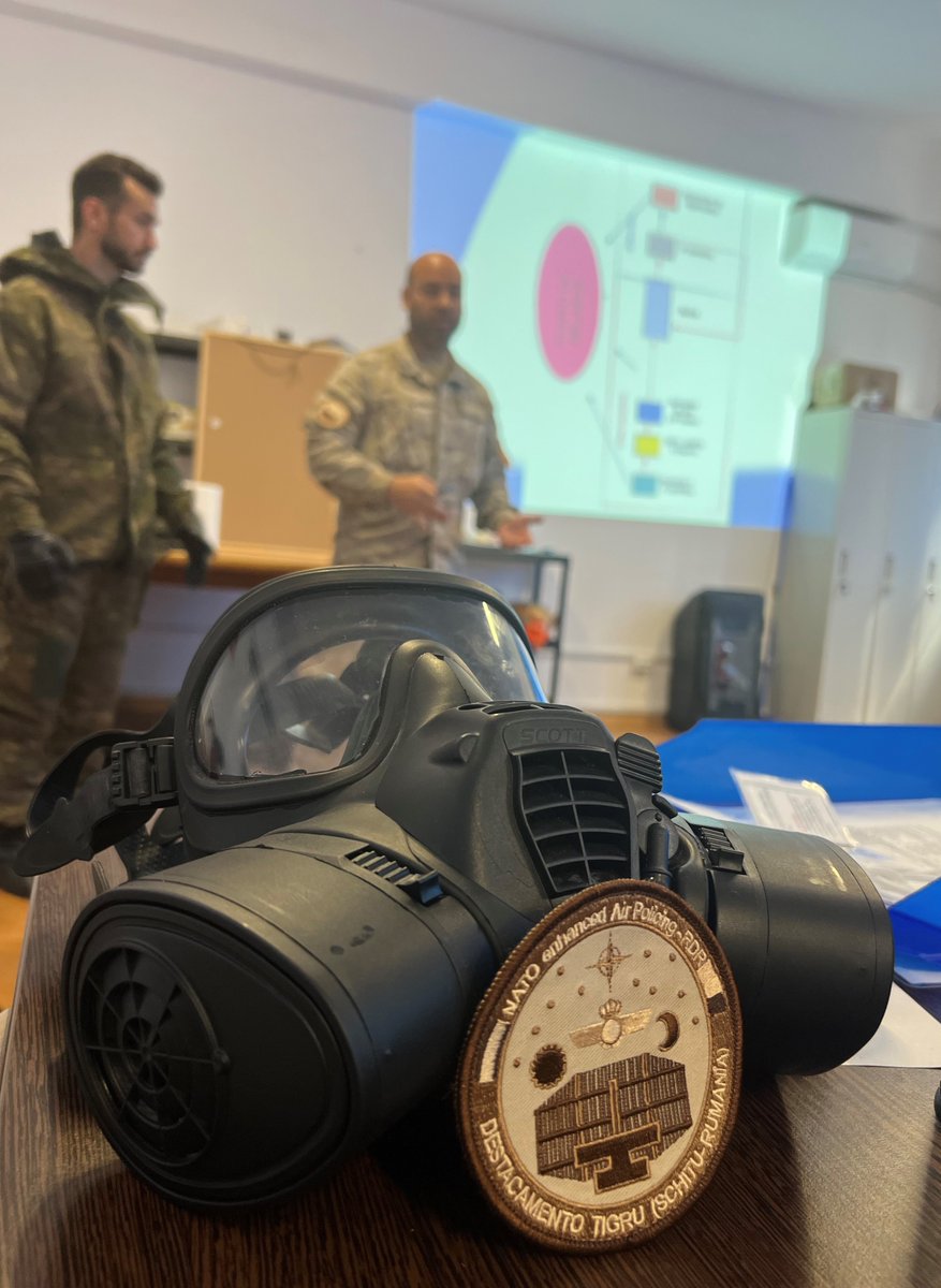 EMADmde's tweet photo. Los miembros del Destacamento #Tigru 🇪🇸🐯, en Rumanía 🇷🇴, realizan una formación teórica y práctica sobre la utilización de trajes #NBQR ☣️ ☢️. Preparados e instruidos para reaccionar en todo tipo de ambientes 💪 @EjercitoAire #MOPS https://t.co/XKIH0dIkoe