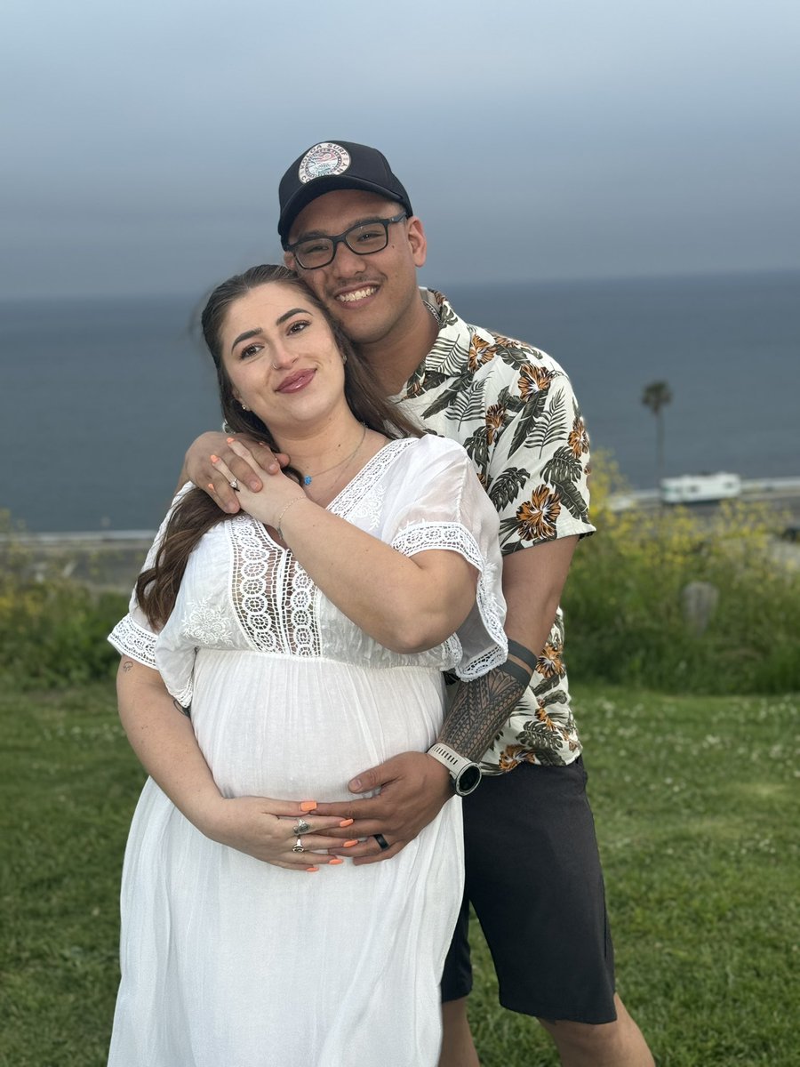 alexxiselaine's tweet photo. Being a Military Spouse is not for the weak, all I wanted was to get a few good photos before my hubby leaves. Happy first Mother’s Day to Me 🥹💐👣 https://t.co/0sOvYkKw8S